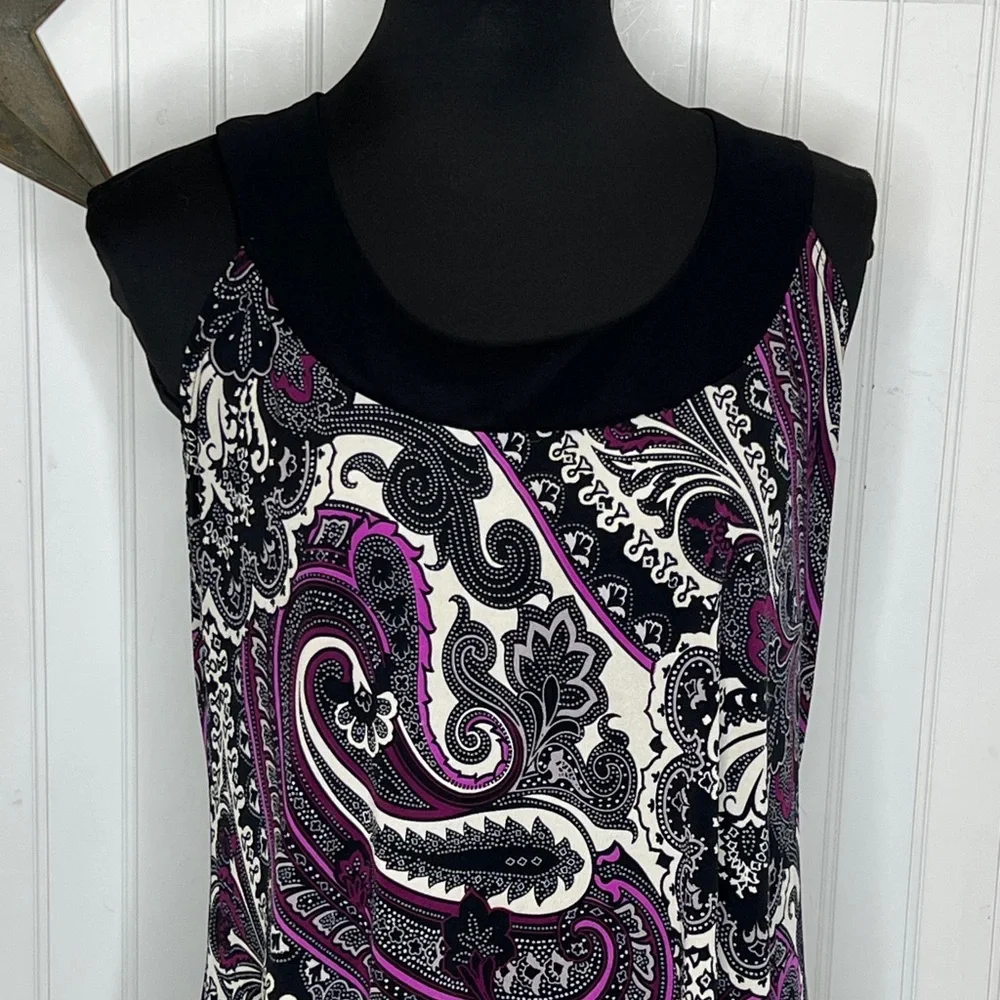 Elegant Paisley Mini Dress in Black, White, and Pink - Picture 2 of 11